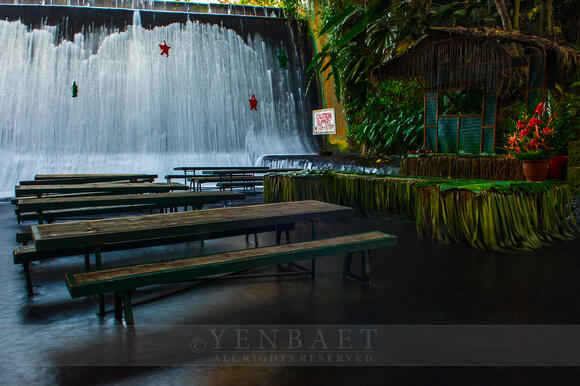 Amazing...!!! Restoran Unik Dibawah Air Terjun.