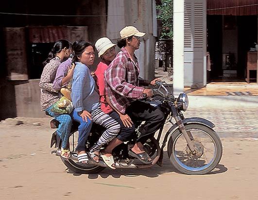 GAYA KEREN NAIK SEPEDA DAN MOTOR !!