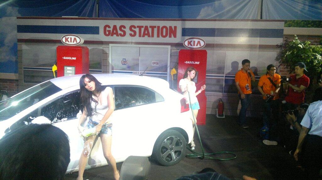 &#91;PICS&#93; Sandra Cherie - Sexy Car Wash - IIMS 2013