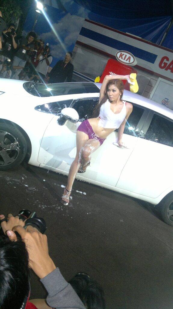 &#91;PICS&#93; Baby Margaretha - Sexy Car Wash - IIMS 2013