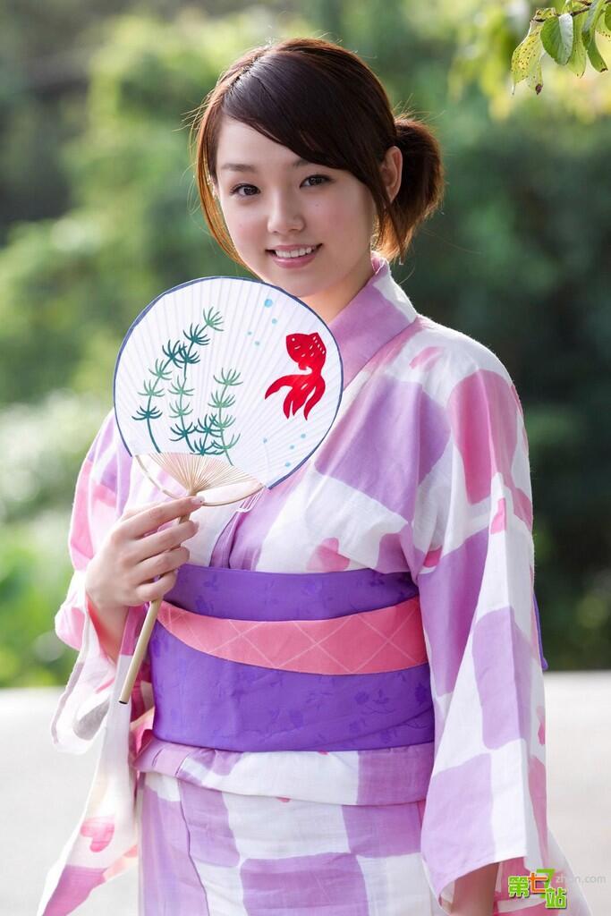 Wanita Kimono imut (no BB+)