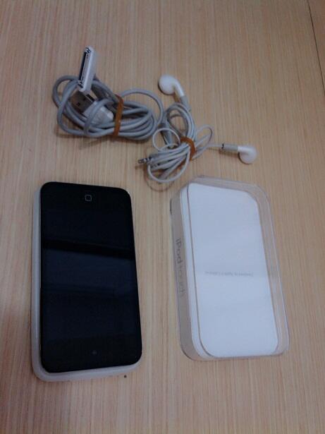 apple IPOD touch 4, 8GB mulus lengkapp.. game HD banyak gan..