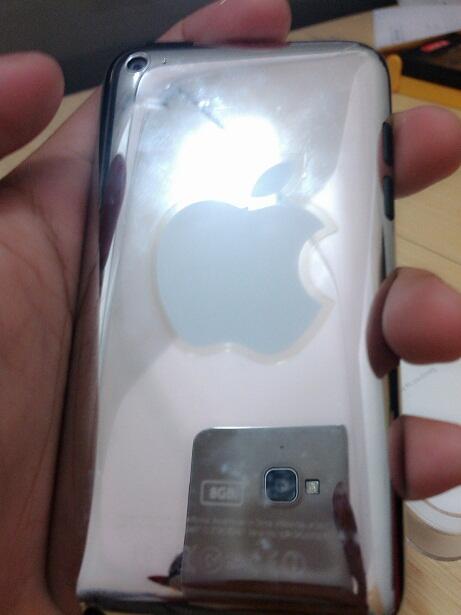 apple IPOD touch 4, 8GB mulus lengkapp.. game HD banyak gan..
