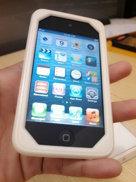 apple IPOD touch 4, 8GB mulus lengkapp.. game HD banyak gan..