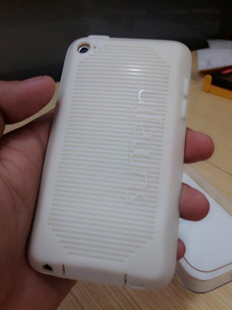 apple IPOD touch 4, 8GB mulus lengkapp.. game HD banyak gan..