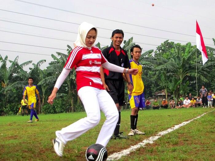 Wow Airin main bola gan! Ciyusss??