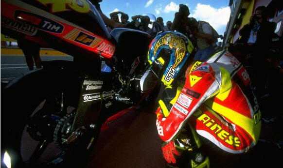 Memorabilia Deretan Kemenangan VALENTINO ROSSI #46 Selama Karirnya di MOTOGP