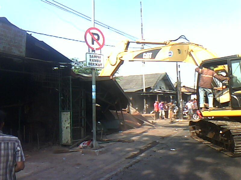 &#91;PIC&#93; Foto Eksekusi Lahan di Kampung Sumur Jakarta Timur Rabu, 09 Oktober 2013