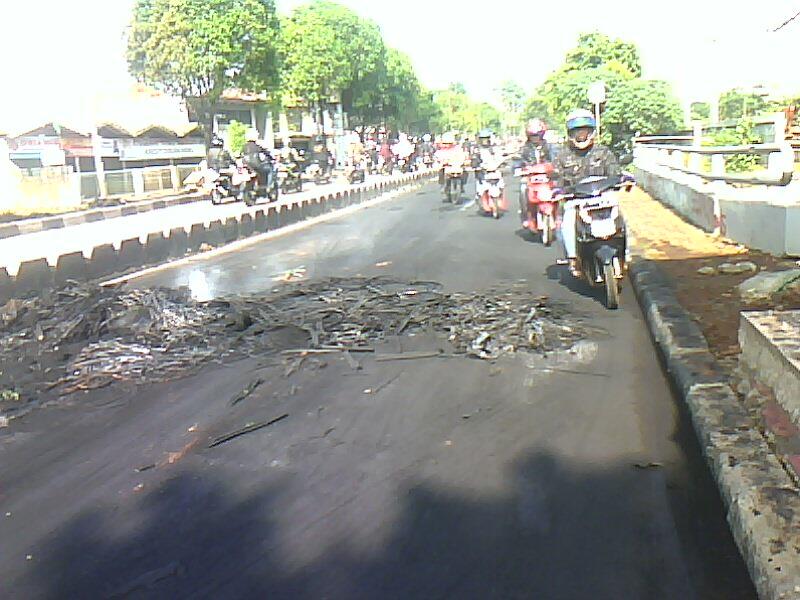 &#91;PIC&#93; Foto Eksekusi Lahan di Kampung Sumur Jakarta Timur Rabu, 09 Oktober 2013