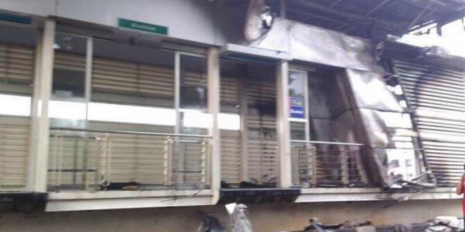 &#91;Ricuh Eksekusi&#93; Polisi Kejar Dua Provokator Pembakar Halte Transjakarta di Klender