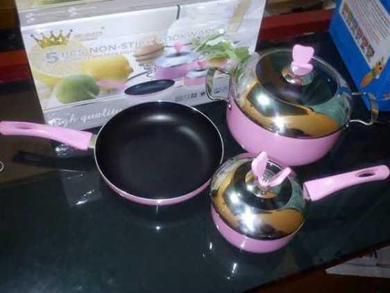 Terjual PANCI  MASAK  TEFLON COOKWARE SET PINK BISA UNTUK 