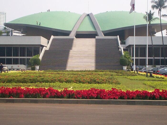 ~ஜ۩۞║ GEDUNG DPR MIRIP KUTANG ║۞۩ஜ~