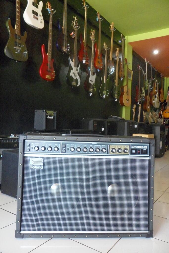 Terjual Jual Ampli Gitar dan Bass Merk Laney, Marshall 