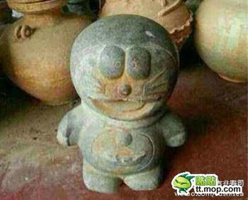ditemukan patung artefak kuno doraemon nih gan..