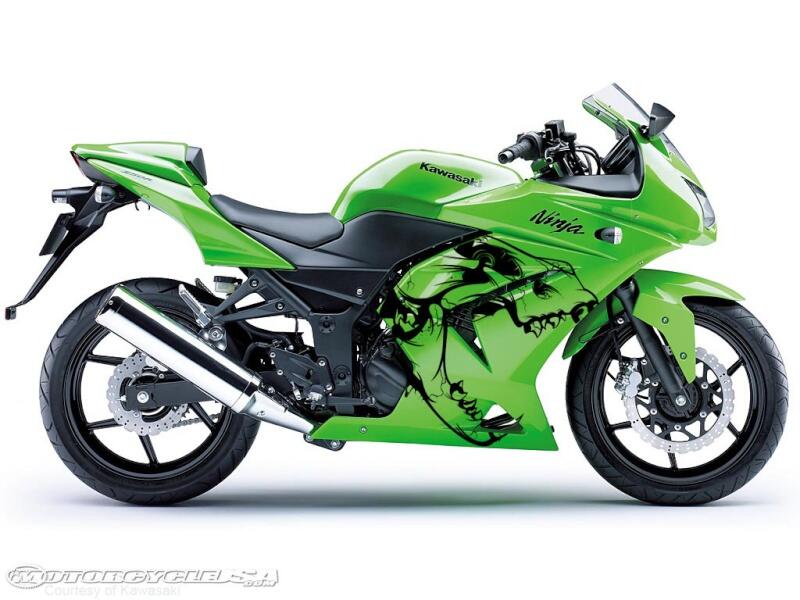 (Pict) Agan2 Pilih Mana?? Dapet 4 Kawasaki Ninja ini Apa 1 Honda &quot;ini&quot;??