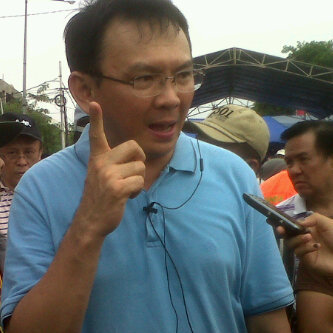 ternyata.... Ahok ( doyan ) ke penari telanjang !!!!!