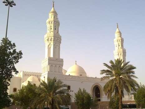 Masjid Berkiblat 2 di Madinah