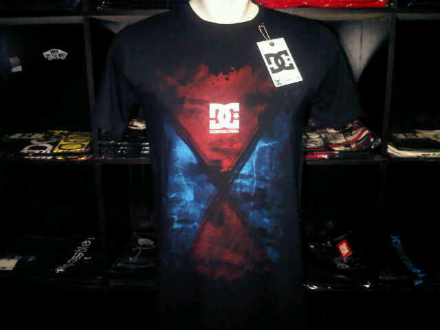 JUAL KAOS DISTRO (VANS, DC, VOLCOM, REBEL8, etc.) GAK ORI, TAPI BIKIN KEREN