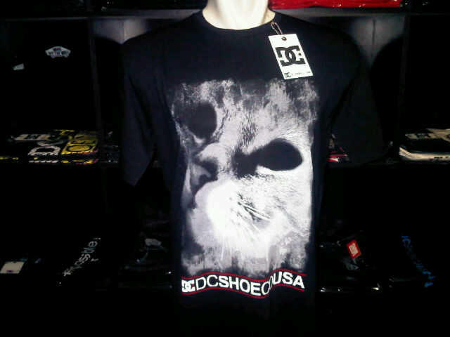 JUAL KAOS DISTRO (VANS, DC, VOLCOM, REBEL8, etc.) GAK ORI, TAPI BIKIN KEREN