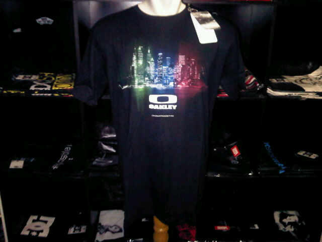 JUAL KAOS DISTRO (VANS, DC, VOLCOM, REBEL8, etc.) GAK ORI, TAPI BIKIN KEREN