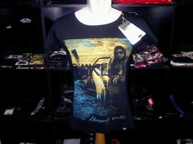 JUAL KAOS DISTRO (VANS, DC, VOLCOM, REBEL8, etc.) GAK ORI, TAPI BIKIN KEREN