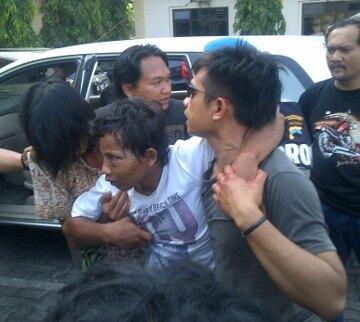 &#91;+PICT&#93;2 Bocah &amp; 1 perawat tewas di rumah, diduga korban perampokan