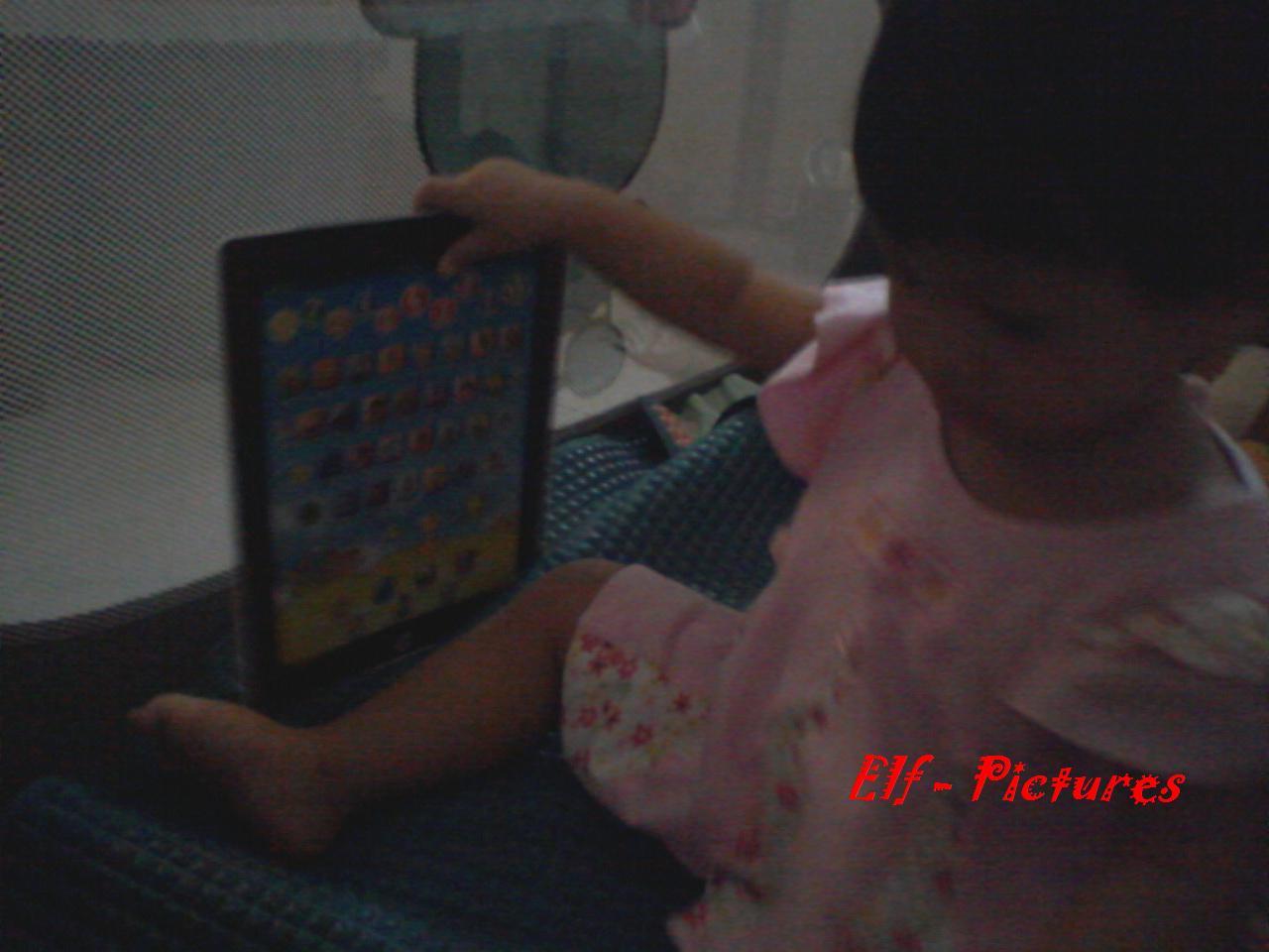 Ternyata Apple (say: Epel) Sudah Rilis Tablet PC tanpa listrik di Indonesia Gan..