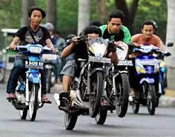 Beberapa Kegilaan Pengendara Motor di Jakarta