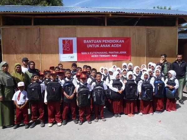 Siswa SDN 09 Kute Panang Aceh, Terima bantuan alat-alat sekolah dari @officialJKT48