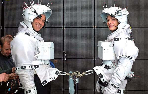 FILM GRAVITY REVIEW - Recommended movie gan ..Keren... Keren... Keren 