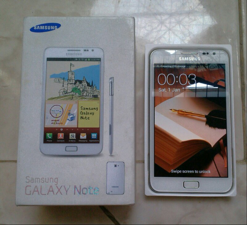 Blackberry dakota 9900 white/black,mulus,fulset,murah dan fullset