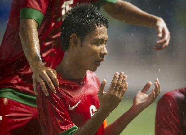 Gw cinta Timnas , Gw cinta Indonesia dan Gw Bangga menjadi WNI