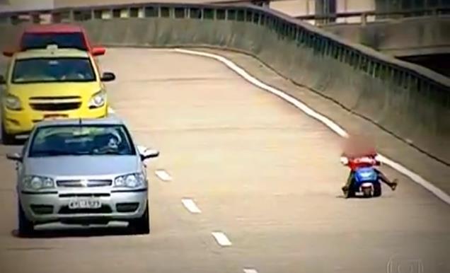 [Anak Siapa Ini??] Bocah 8 Tahun Asal Brazil Terjang Jalan Tol Naik Sepeda Roda Tiga