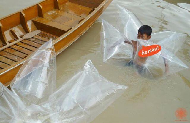 Foto-foto unik saat banjir menerjang