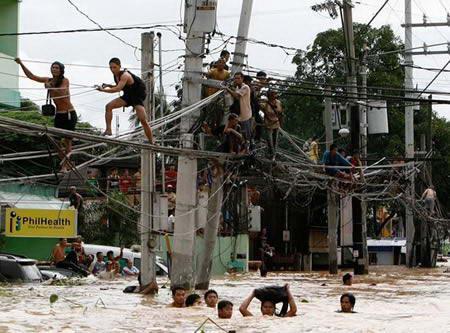 Foto-foto unik saat banjir menerjang