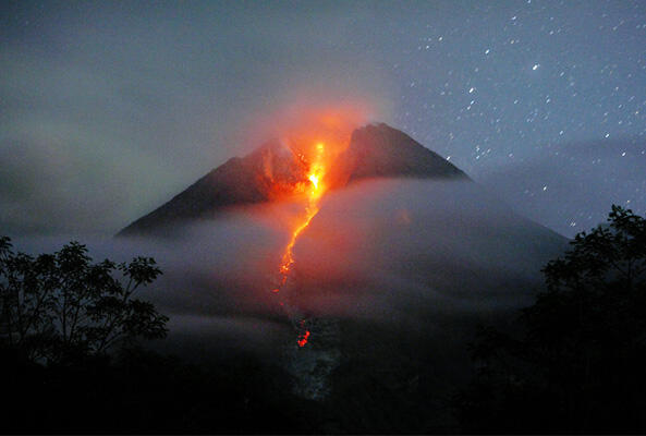 Proses Terjadinya Gunung Meletus