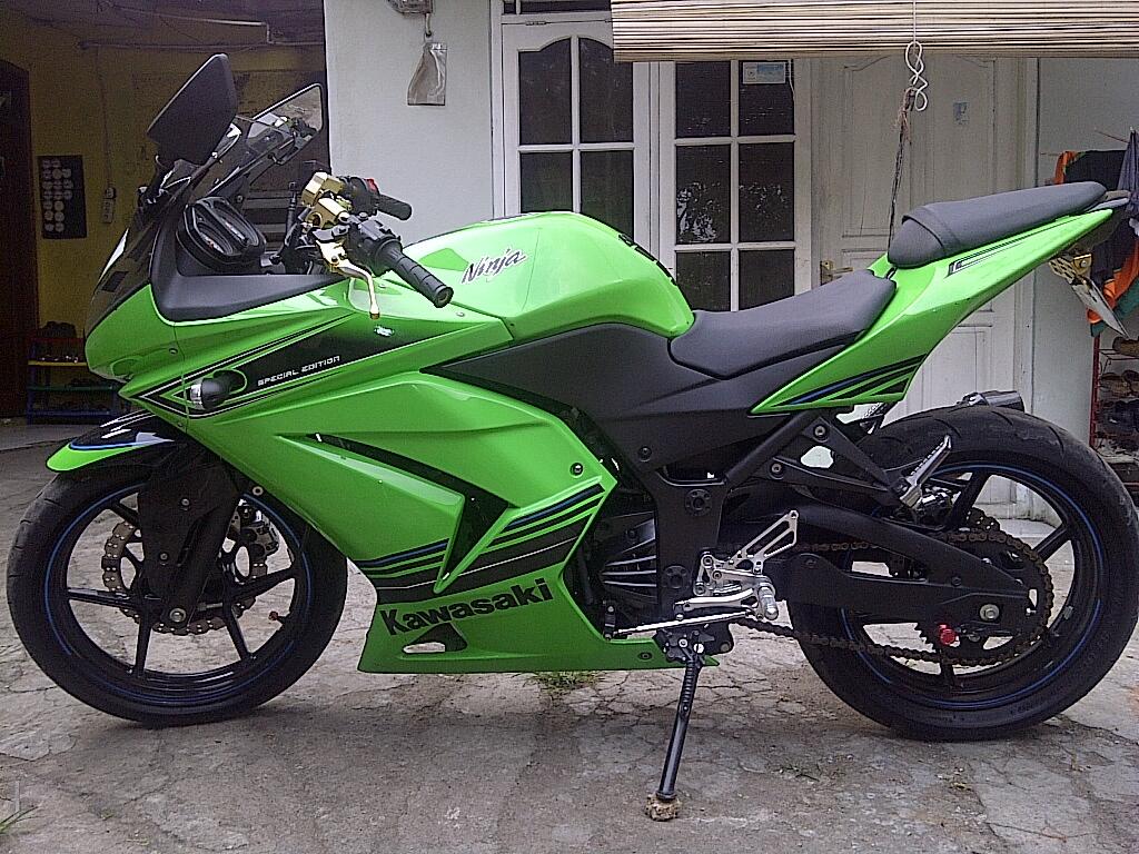 Cari Kawasaki Ninja 250 R SE Karbu 2012 Full Modif Super Super
