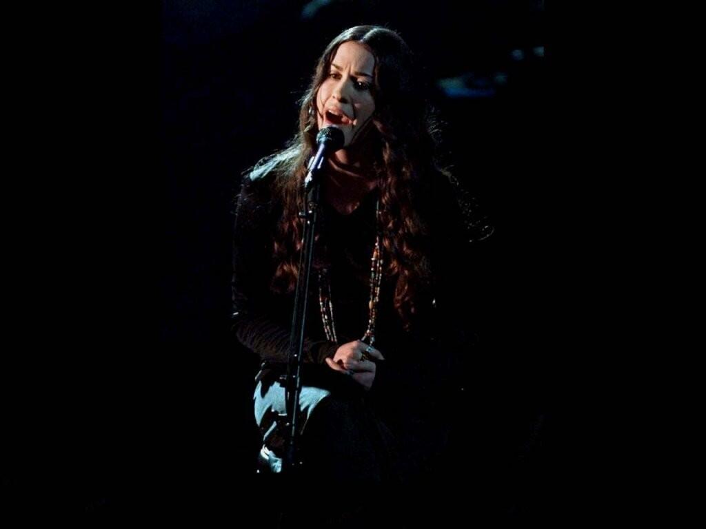 8 Penyanyi Cewek atau Frontman Band Cewek yg nampilin Girl Power (90' smpe awal 2000)