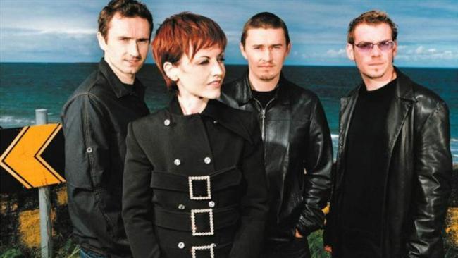 8 Penyanyi Cewek atau Frontman Band Cewek yg nampilin Girl Power (90' smpe awal 2000)
