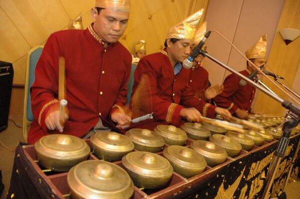 28 Alat Musik Tradisional Indonesia, Kenali dan Patenkan 