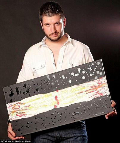 Pria ini ciptakan karya lukis dengan tetesan air mata