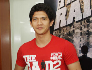 Kaki Robek Saat Syuting 'The Raid 2', Iko Uwais Cuek Pakai Lakban