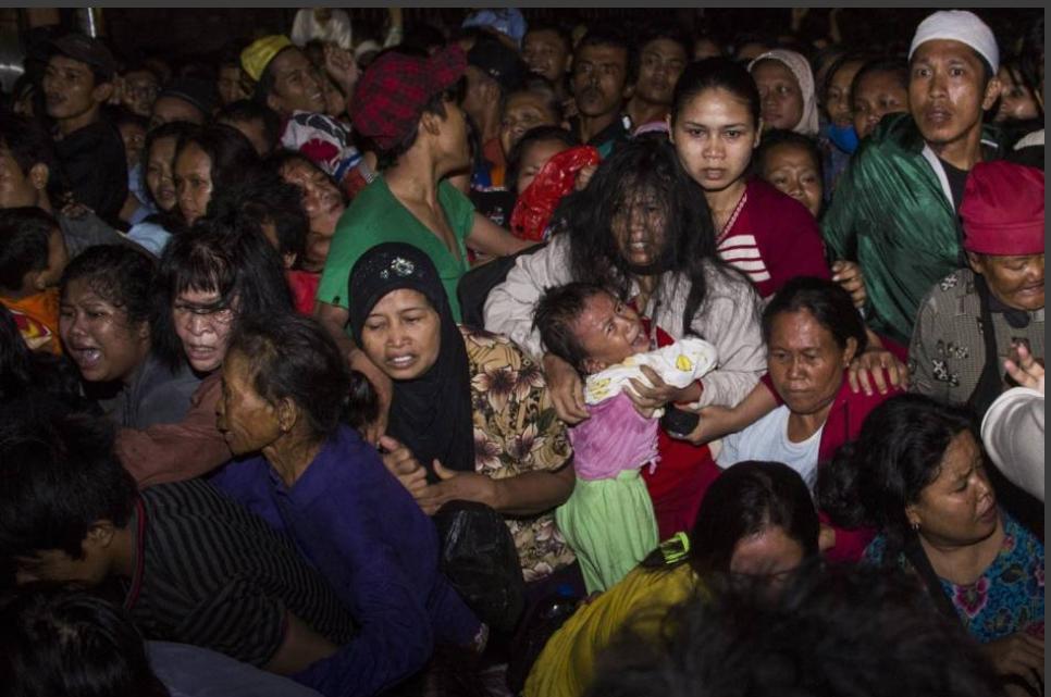 Foto-foto Kerusuhan Berebut Daging Kurban di Istiqlal