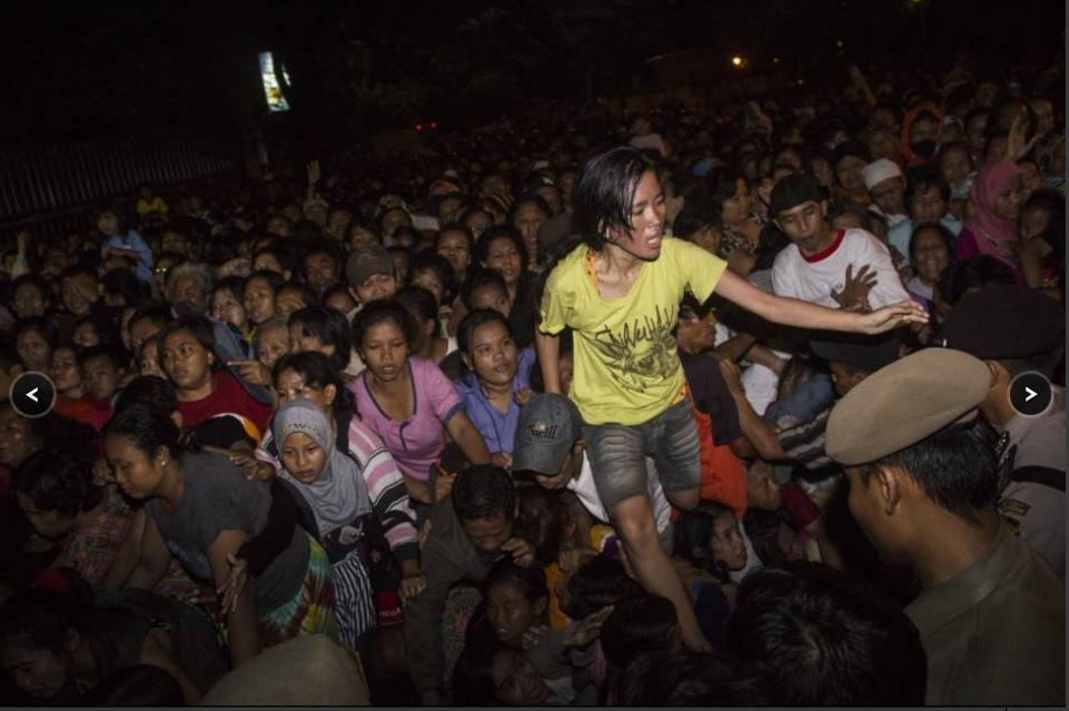 Foto-foto Kerusuhan Berebut Daging Kurban di Istiqlal