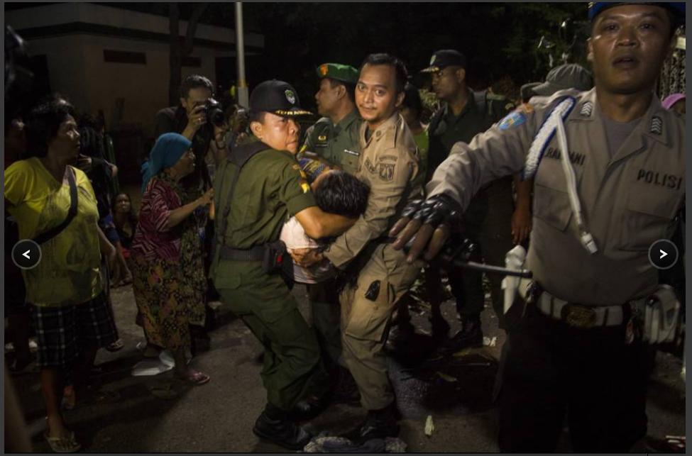 Foto-foto Kerusuhan Berebut Daging Kurban di Istiqlal