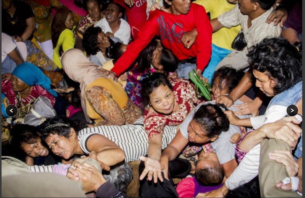 Foto-foto Kerusuhan Berebut Daging Kurban di Istiqlal