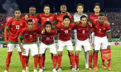 GEMES banget liat timnas senior main bola tadi malam