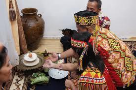 Tradisi Adat Dayak 