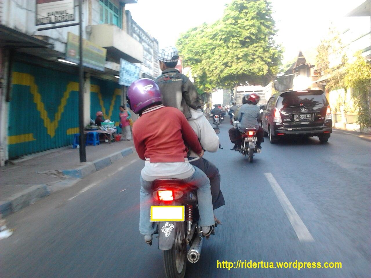 TOLONG PARA BIKERS HENTIKAN PERBUATAN INI........