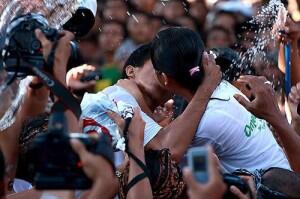 Ritual Omed-Omedan, Muda Mudi Denpasar 